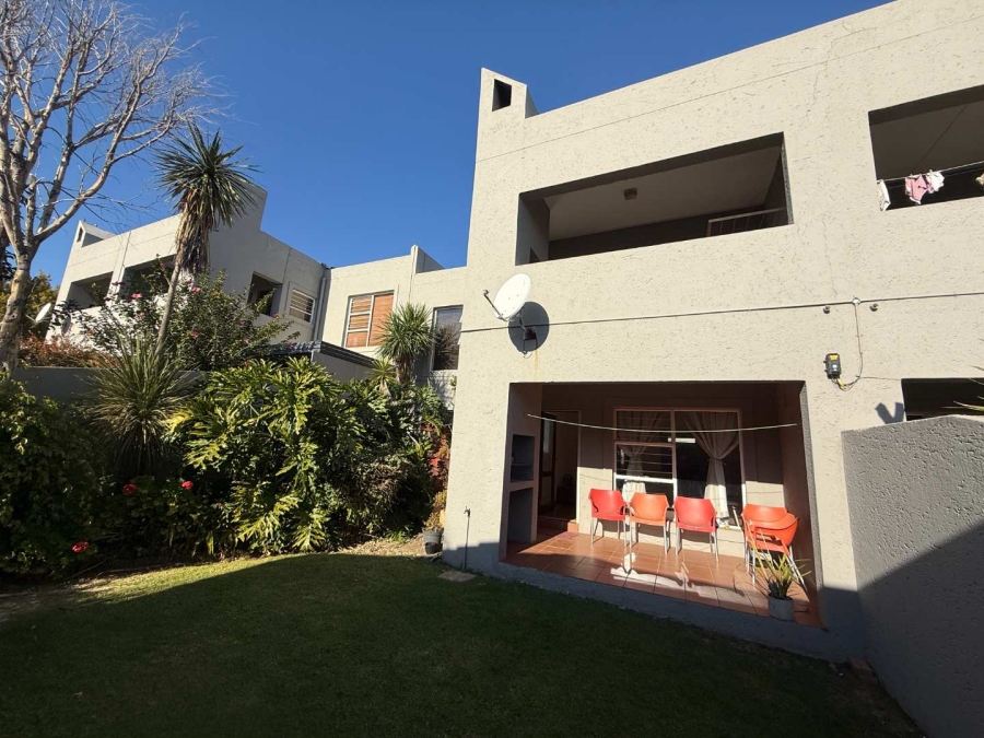 To Let 2 Bedroom Property for Rent in Constantia Kloof Gauteng