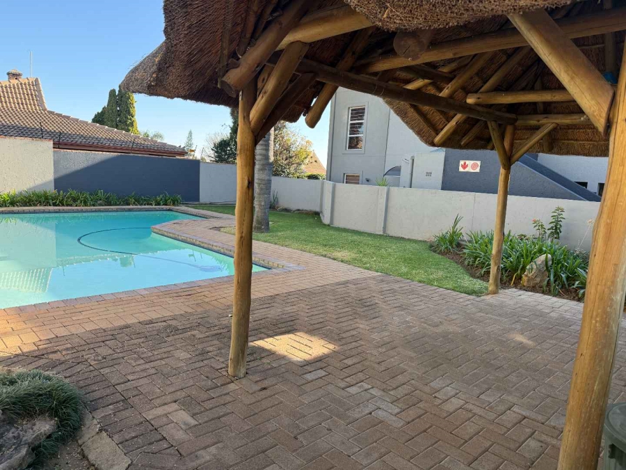 To Let 2 Bedroom Property for Rent in Constantia Kloof Gauteng