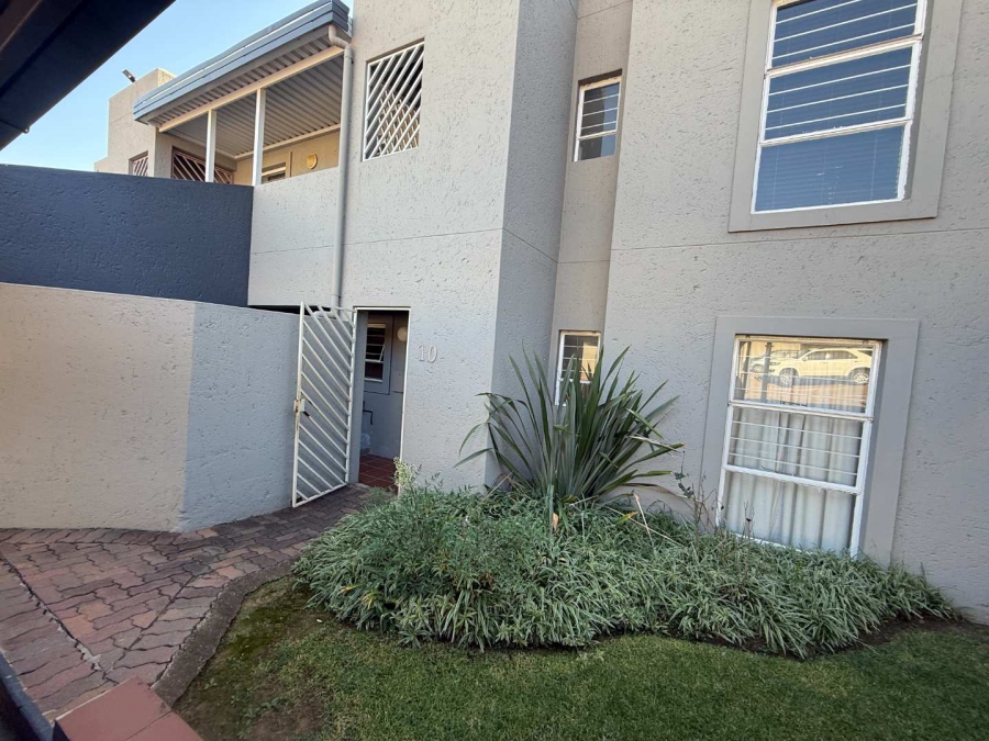 To Let 2 Bedroom Property for Rent in Constantia Kloof Gauteng