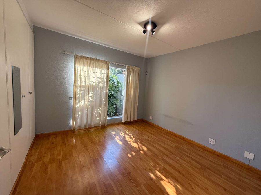 To Let 2 Bedroom Property for Rent in Constantia Kloof Gauteng
