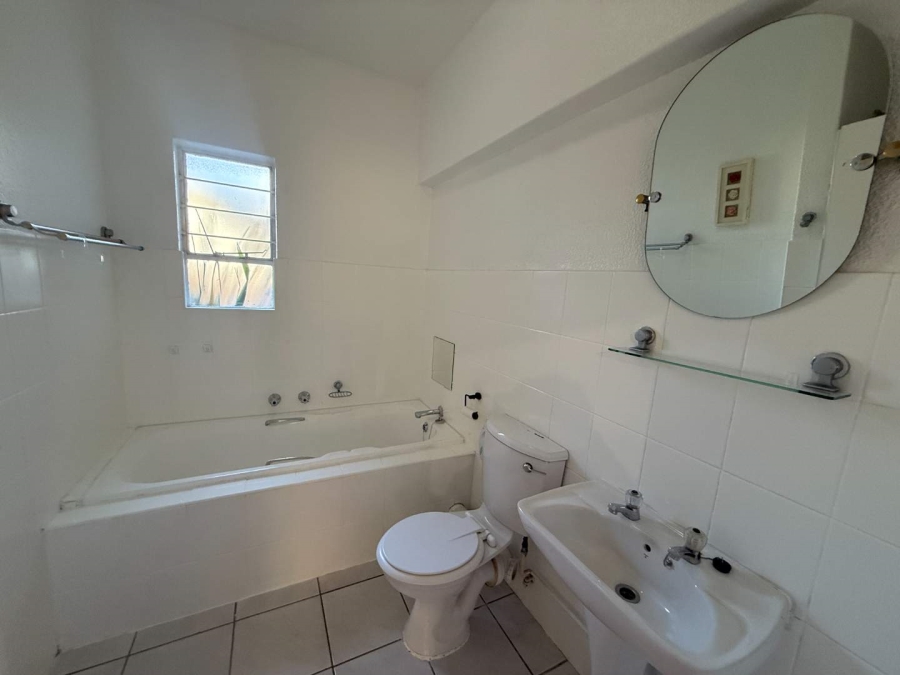 To Let 2 Bedroom Property for Rent in Constantia Kloof Gauteng