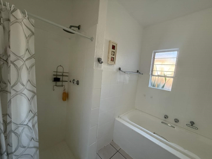 To Let 2 Bedroom Property for Rent in Constantia Kloof Gauteng