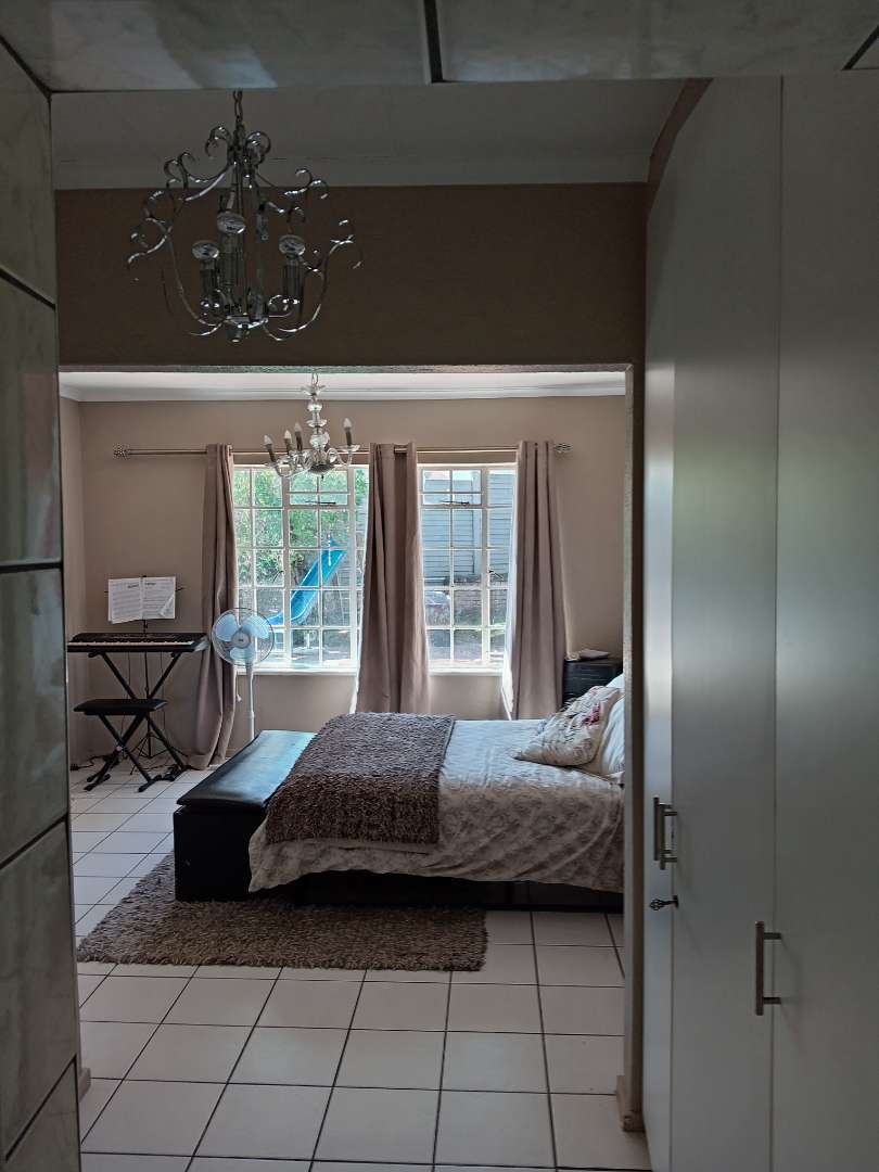 4 Bedroom Property for Sale in Radiokop Gauteng