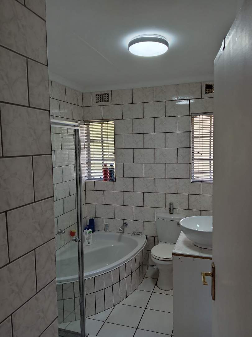 4 Bedroom Property for Sale in Radiokop Gauteng
