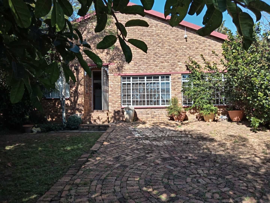 4 Bedroom Property for Sale in Radiokop Gauteng
