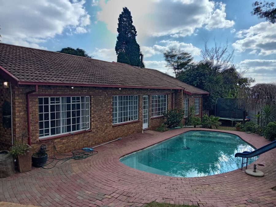 4 Bedroom Property for Sale in Radiokop Gauteng