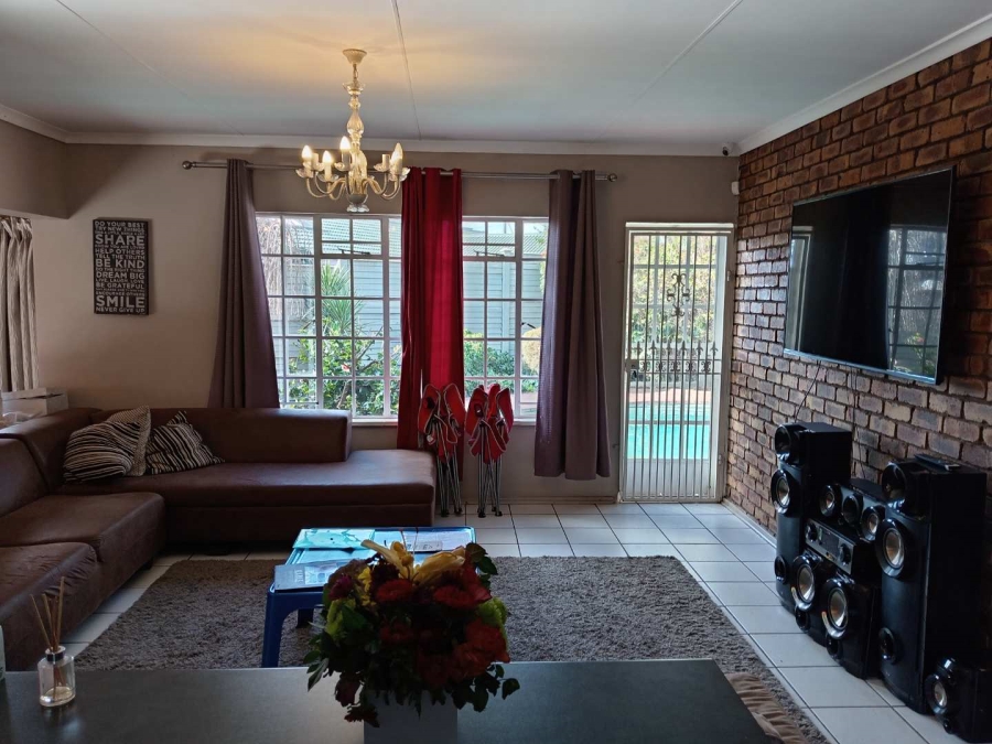 4 Bedroom Property for Sale in Radiokop Gauteng