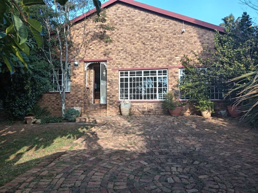 4 Bedroom Property for Sale in Radiokop Gauteng