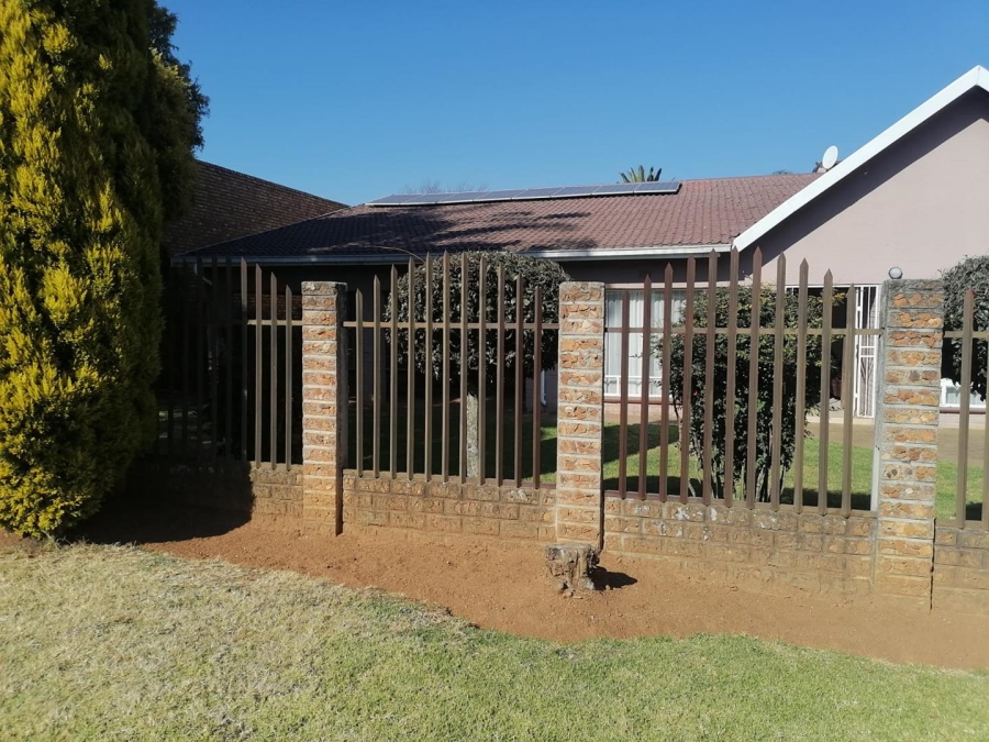 4 Bedroom Property for Sale in Van Riebeeck Park Gauteng