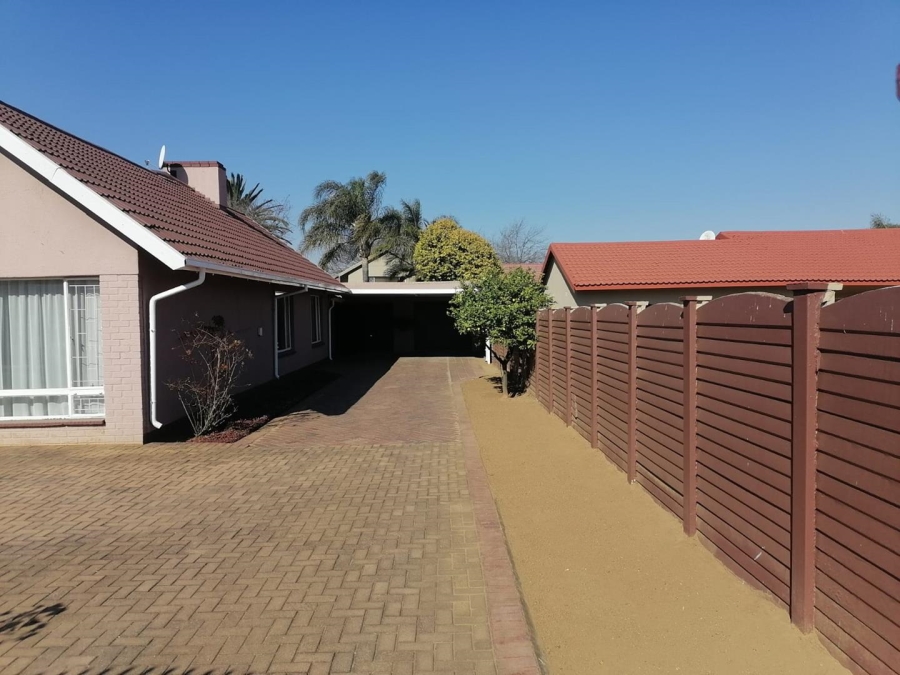 4 Bedroom Property for Sale in Van Riebeeck Park Gauteng