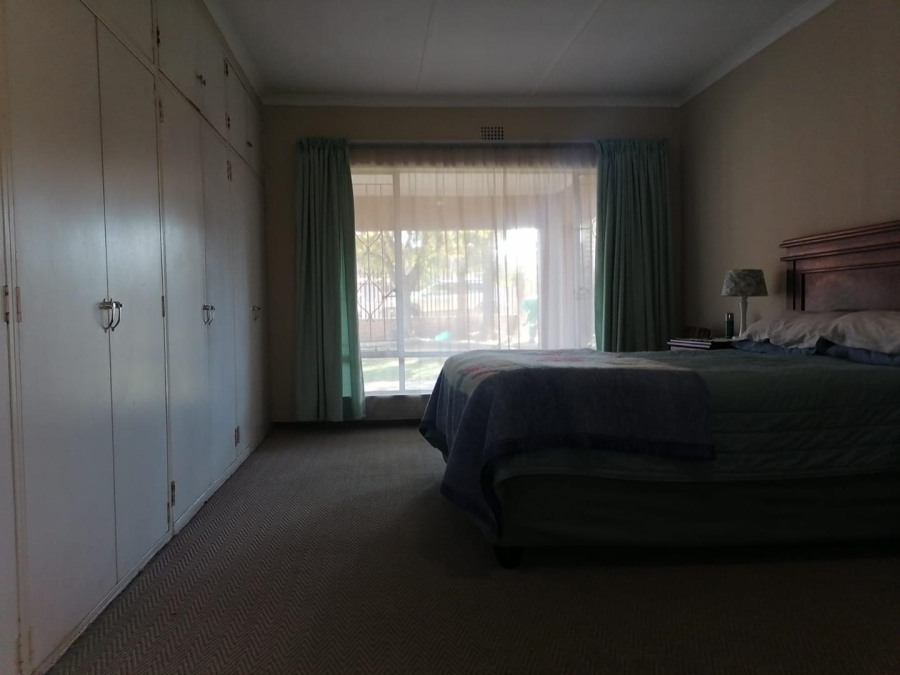 4 Bedroom Property for Sale in Van Riebeeck Park Gauteng