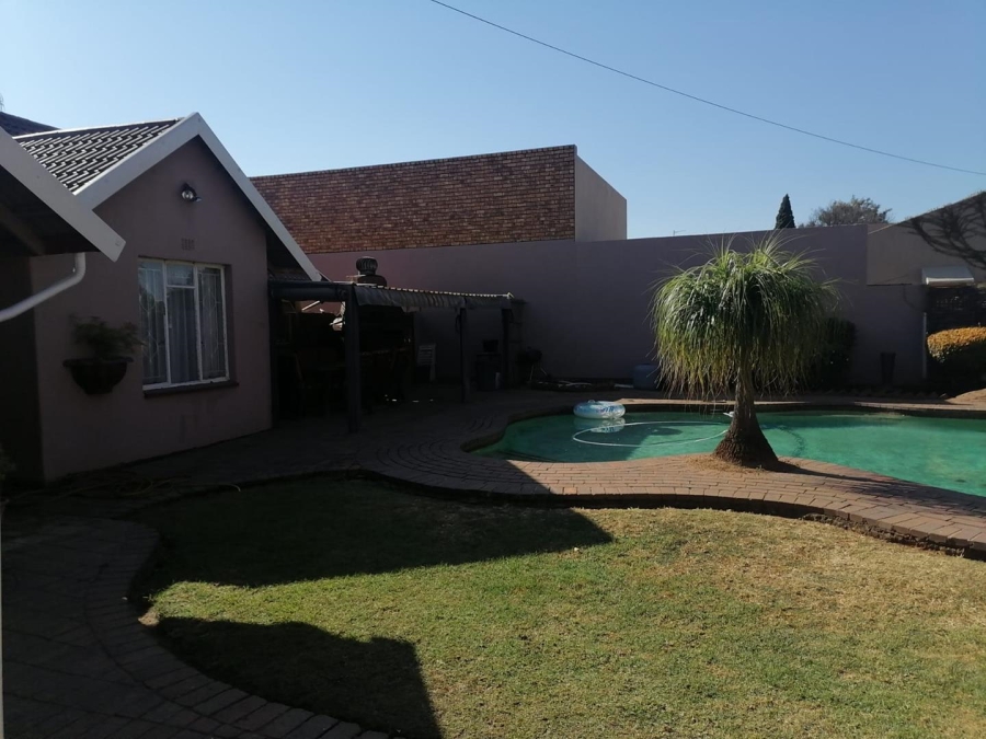 4 Bedroom Property for Sale in Van Riebeeck Park Gauteng