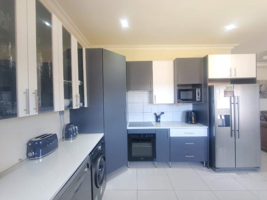 3 Bedroom Property for Sale in Wildtuinpark Gauteng