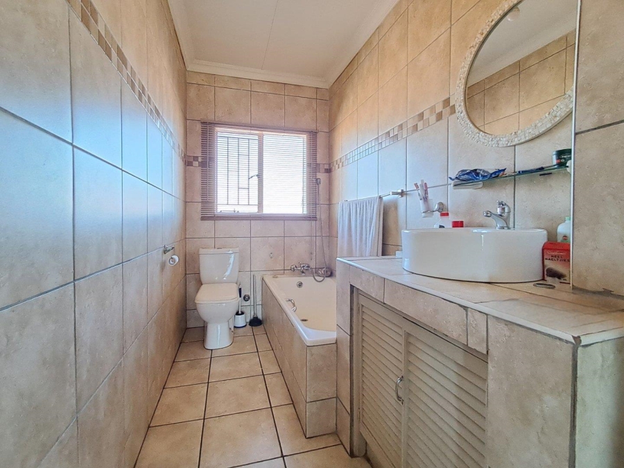 3 Bedroom Property for Sale in Brackenhurst Gauteng