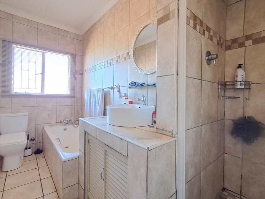 3 Bedroom Property for Sale in Brackenhurst Gauteng
