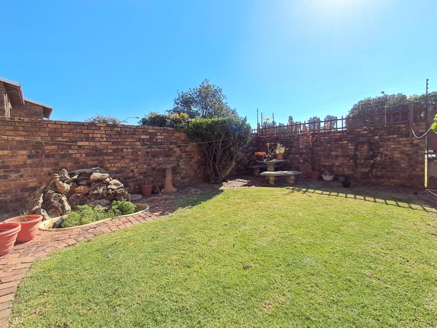 3 Bedroom Property for Sale in Brackenhurst Gauteng