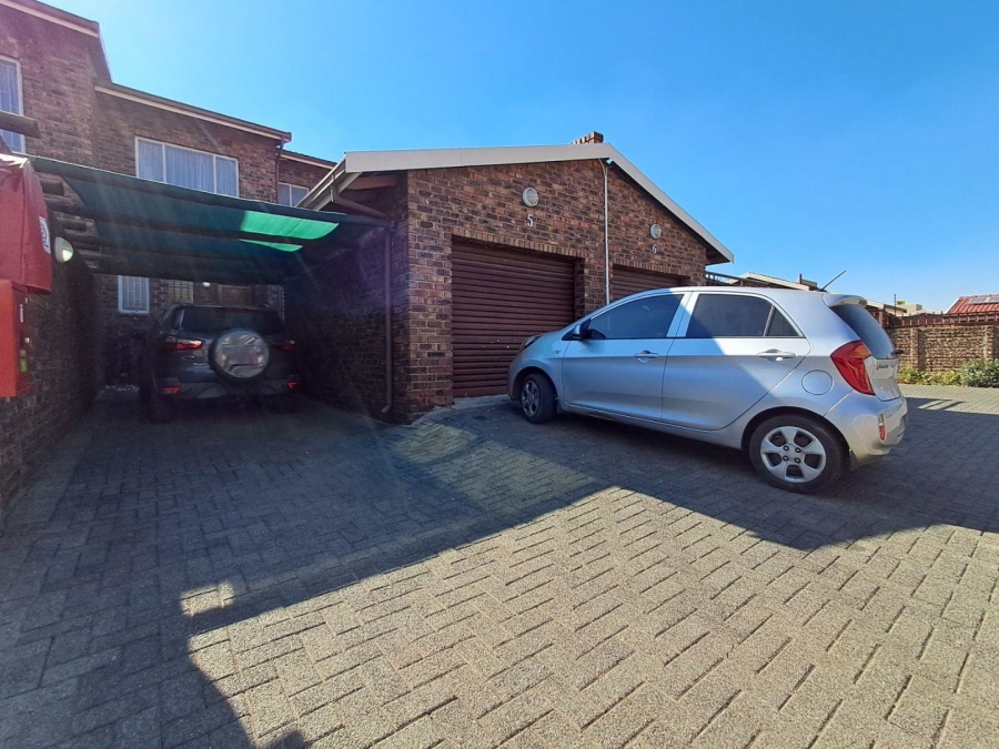 3 Bedroom Property for Sale in Brackenhurst Gauteng