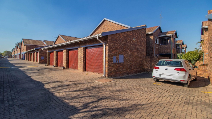 2 Bedroom Property for Sale in Beyerspark Gauteng