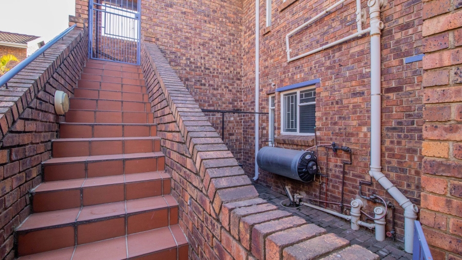 2 Bedroom Property for Sale in Beyerspark Gauteng