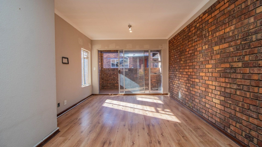 2 Bedroom Property for Sale in Beyerspark Gauteng