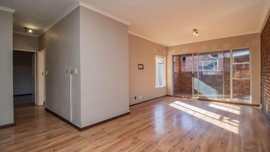 2 Bedroom Property for Sale in Beyerspark Gauteng