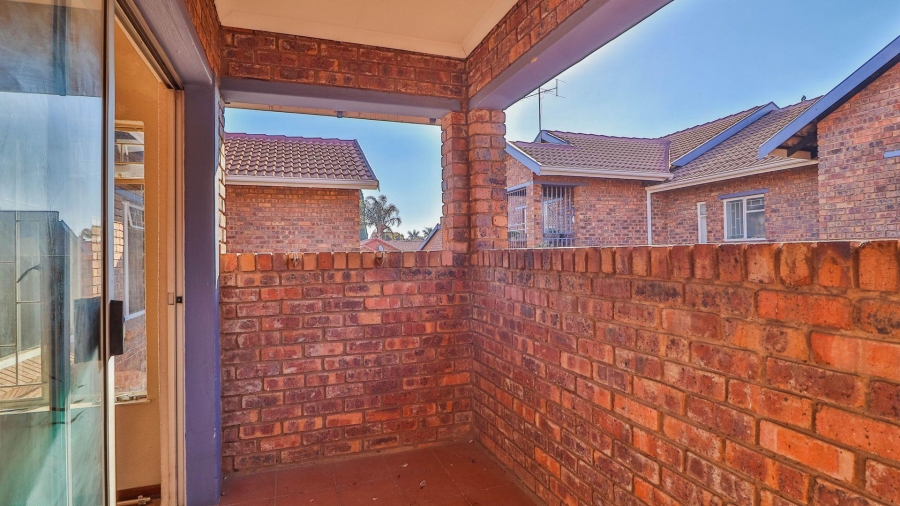 2 Bedroom Property for Sale in Beyerspark Gauteng