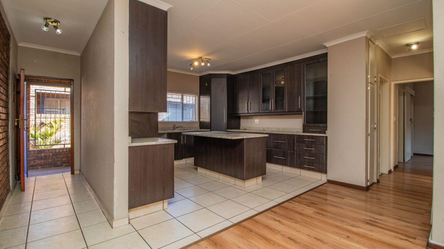 2 Bedroom Property for Sale in Beyerspark Gauteng