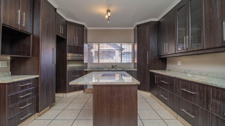 2 Bedroom Property for Sale in Beyerspark Gauteng