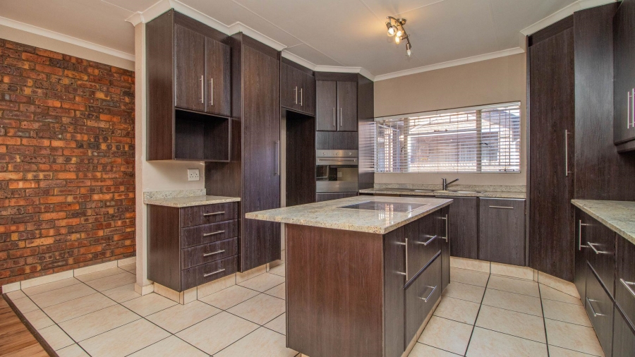 2 Bedroom Property for Sale in Beyerspark Gauteng