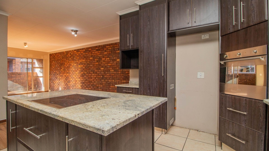 2 Bedroom Property for Sale in Beyerspark Gauteng