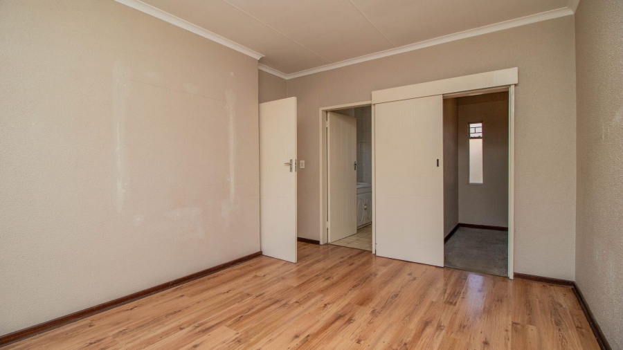 2 Bedroom Property for Sale in Beyerspark Gauteng