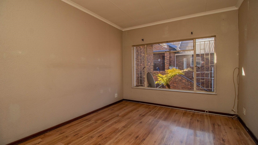 2 Bedroom Property for Sale in Beyerspark Gauteng