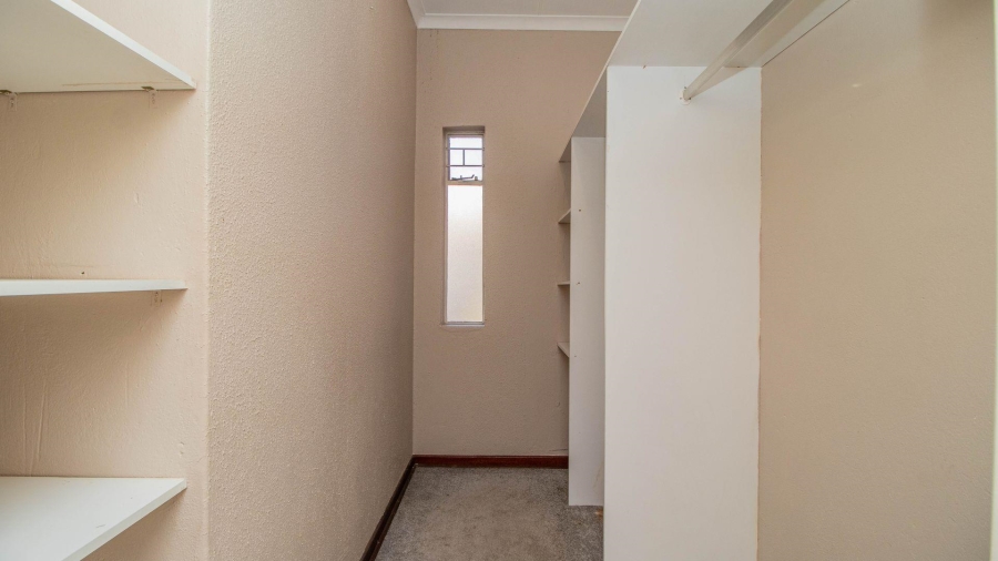 2 Bedroom Property for Sale in Beyerspark Gauteng