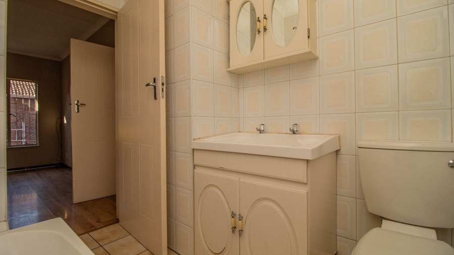 2 Bedroom Property for Sale in Beyerspark Gauteng