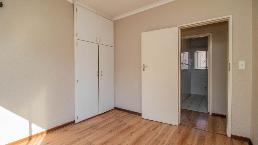 2 Bedroom Property for Sale in Beyerspark Gauteng