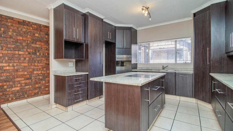 2 Bedroom Property for Sale in Beyerspark Gauteng