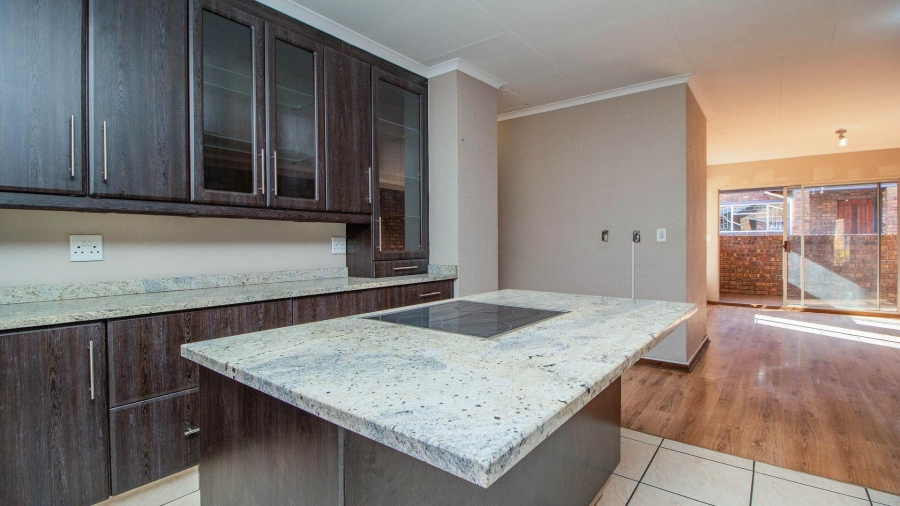 2 Bedroom Property for Sale in Beyerspark Gauteng