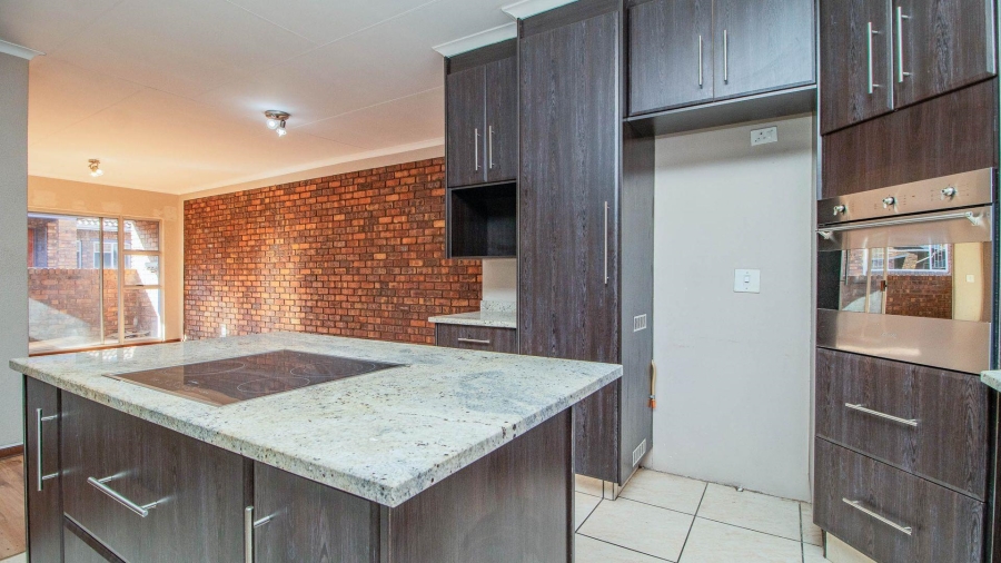 2 Bedroom Property for Sale in Beyerspark Gauteng