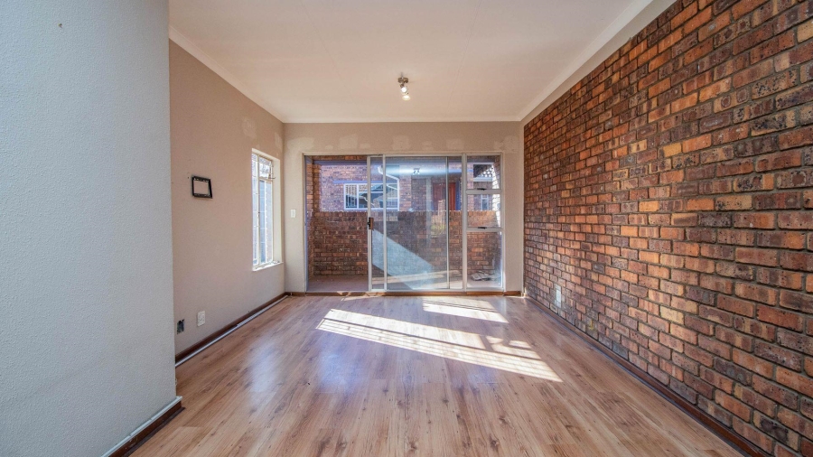 2 Bedroom Property for Sale in Beyerspark Gauteng