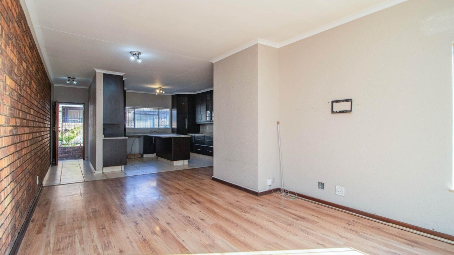 2 Bedroom Property for Sale in Beyerspark Gauteng