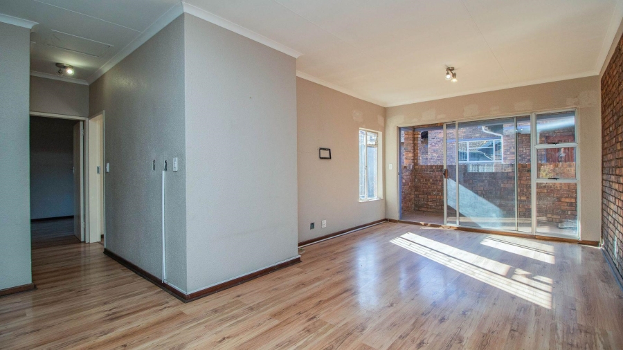 2 Bedroom Property for Sale in Beyerspark Gauteng