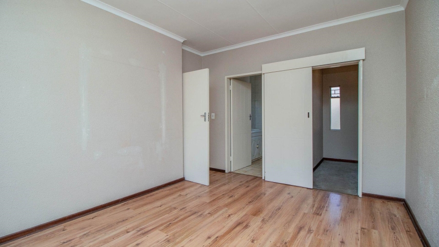 2 Bedroom Property for Sale in Beyerspark Gauteng