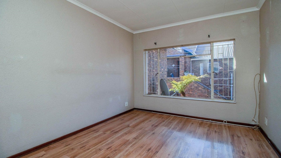 2 Bedroom Property for Sale in Beyerspark Gauteng