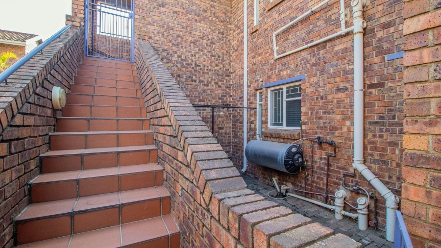 2 Bedroom Property for Sale in Beyerspark Gauteng