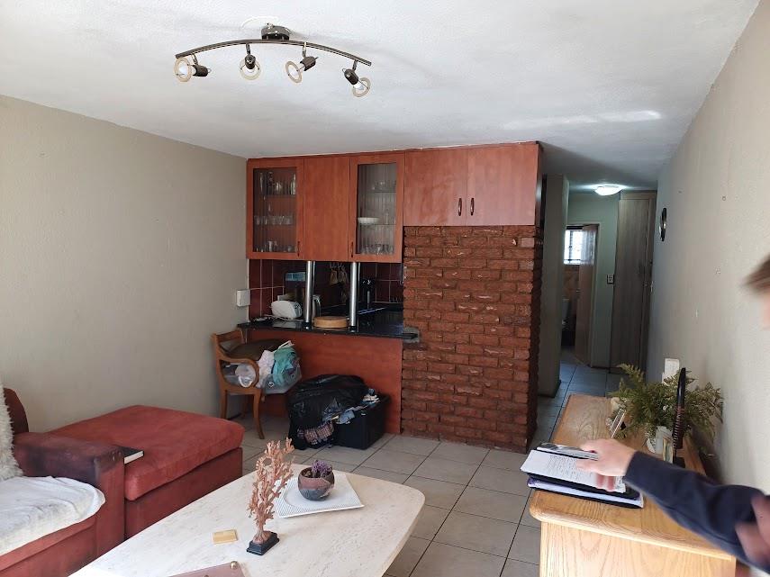 2 Bedroom Property for Sale in Mulbarton Gauteng