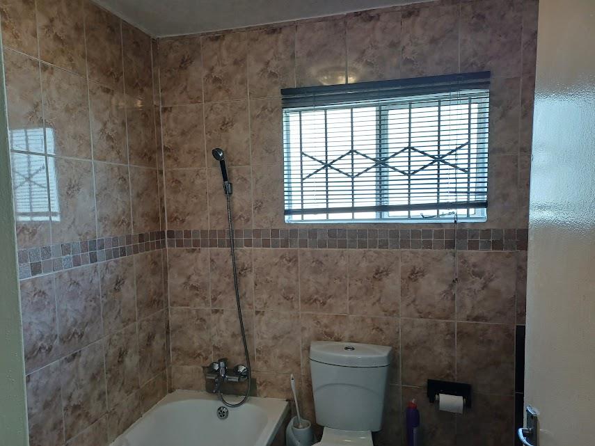 2 Bedroom Property for Sale in Mulbarton Gauteng