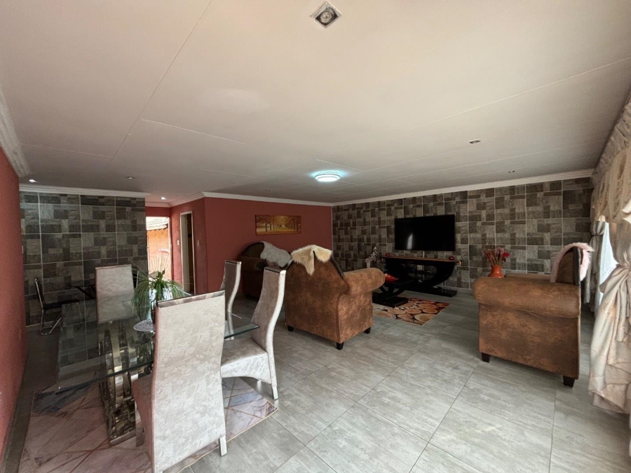 To Let 3 Bedroom Property for Rent in Lindhaven Gauteng
