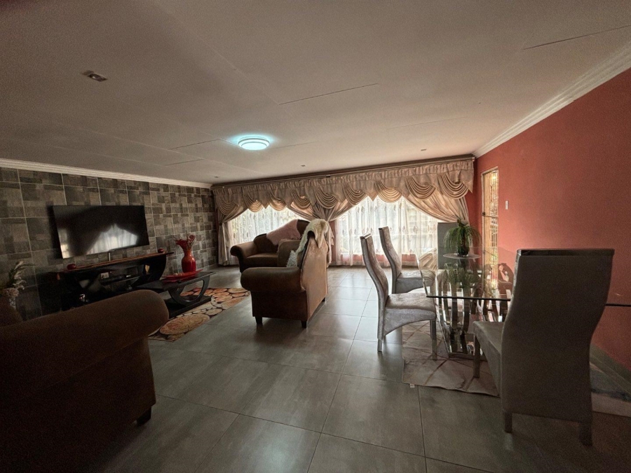 To Let 3 Bedroom Property for Rent in Lindhaven Gauteng