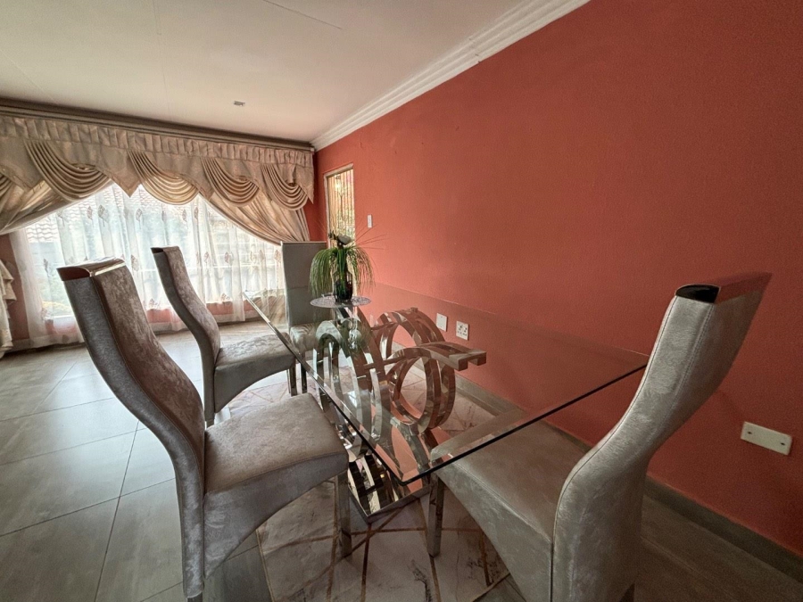 To Let 3 Bedroom Property for Rent in Lindhaven Gauteng
