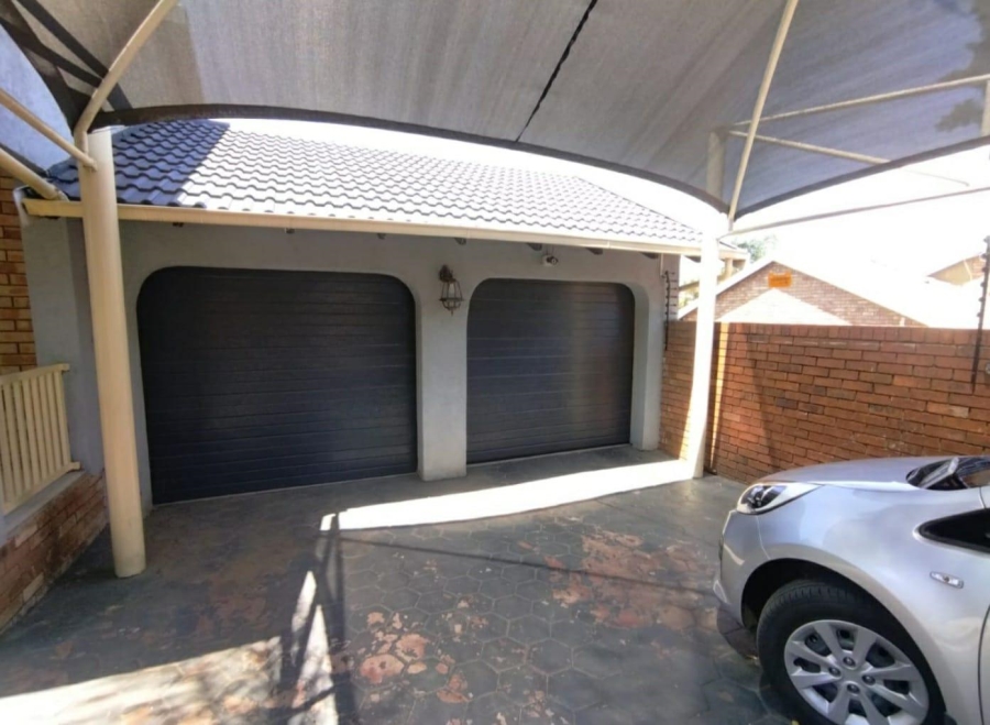 3 Bedroom Property for Sale in Garsfontein Gauteng